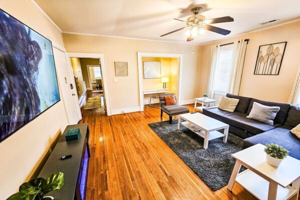 Living area - The Veranda (Charlotte)