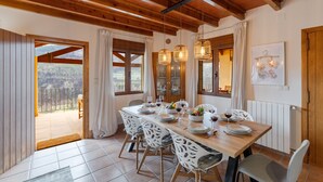In-room dining - Palace of Silence by Fidalsa (Penaguila)