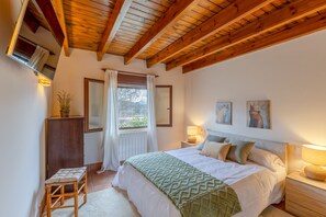 3 Schlafzimmer, kostenlose Babybetten, Bettwäsche