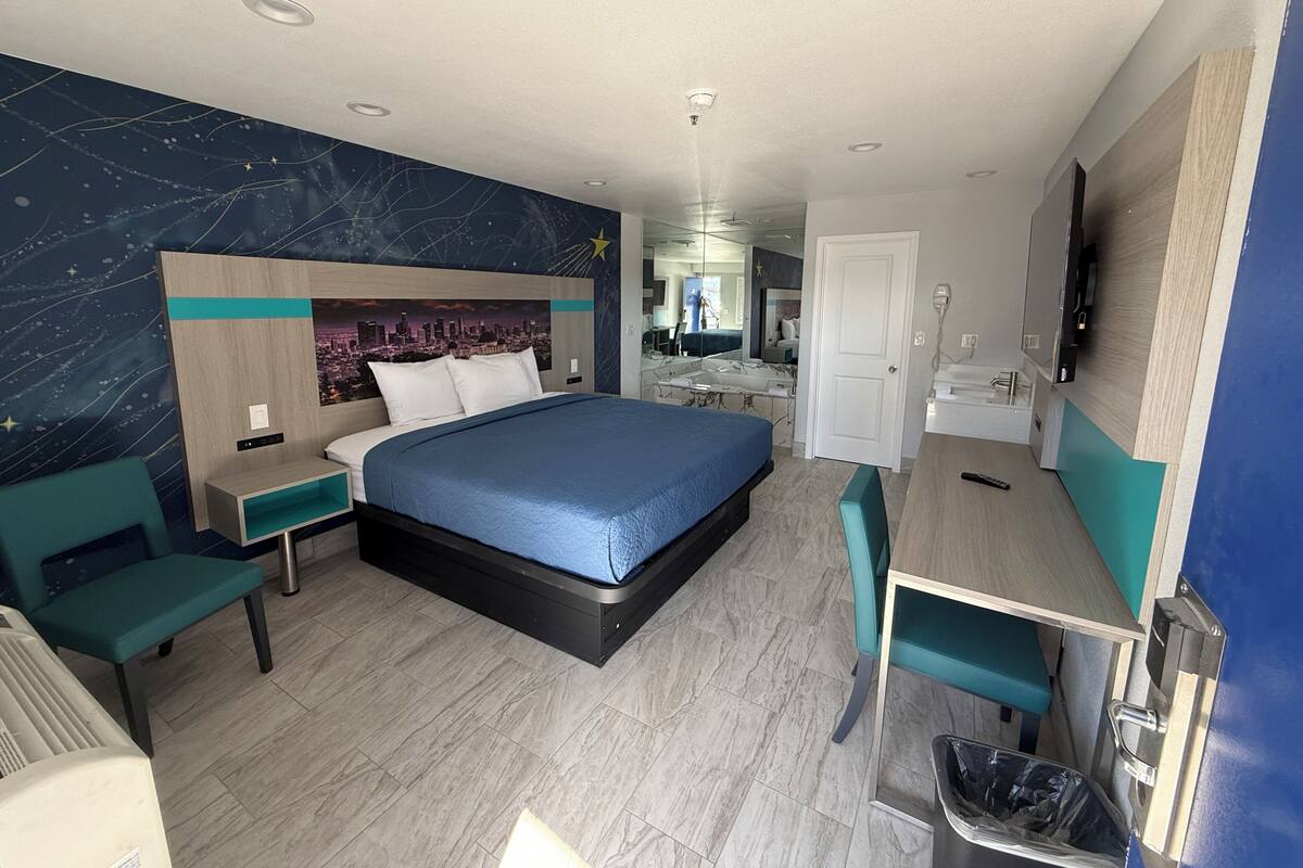 Honeymoon Suite, 1 King Bed | Desk, laptop workspace, iron/ironing board, WiFi (free)