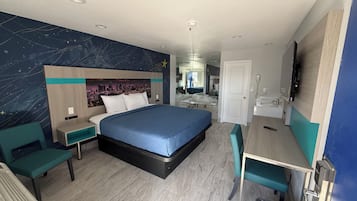 Honeymoon Suite, 1 King Bed | Desk, laptop workspace, iron/ironing board, free WiFi