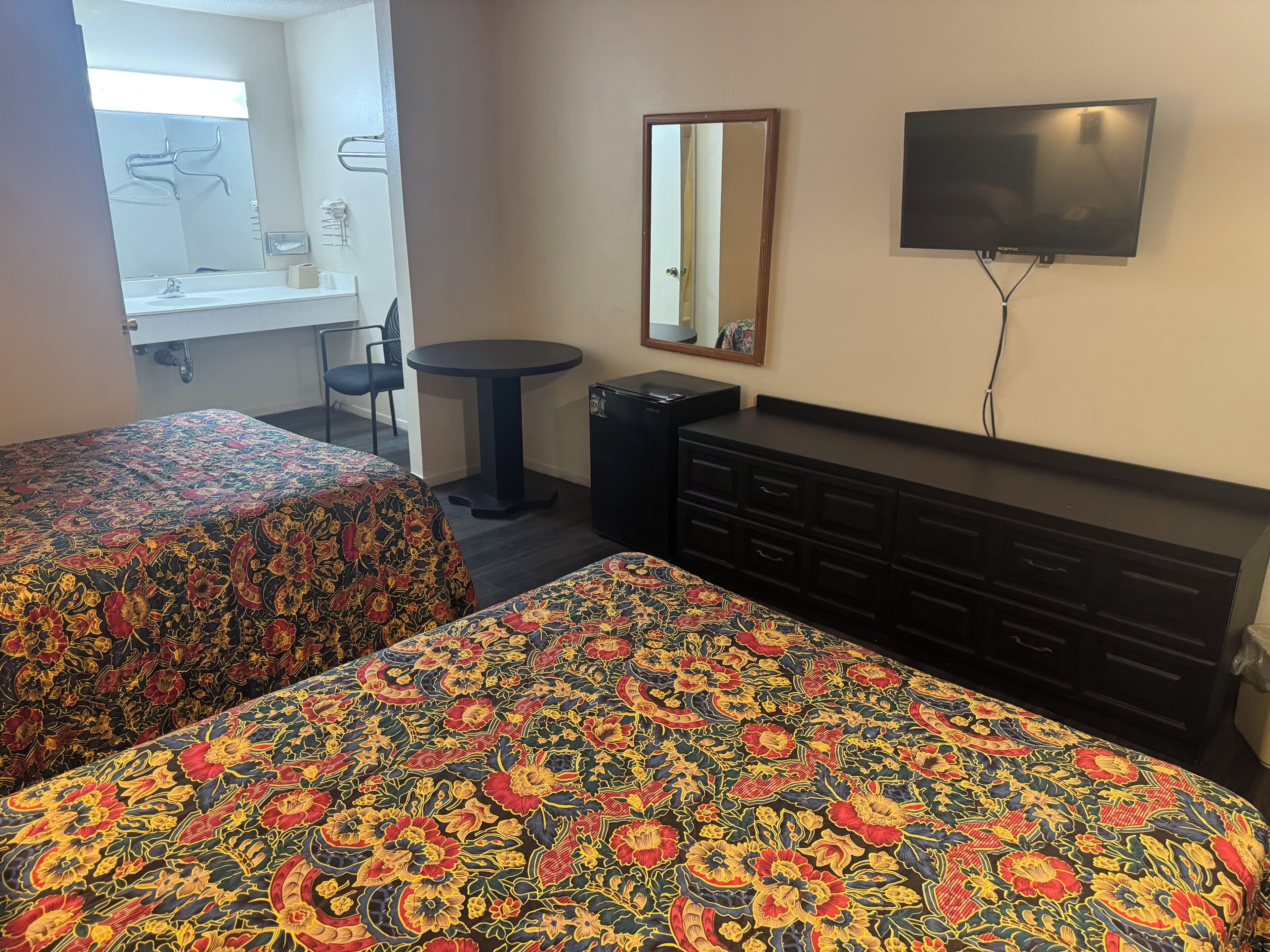 Desk, laptop workspace, iron/ironing board, free WiFi