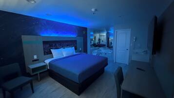 Desk, laptop workspace, iron/ironing board, free WiFi