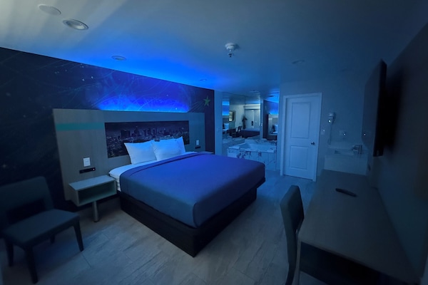 Honeymoon Suite, 1 King Bed | Desk, laptop workspace, iron/ironing board, WiFi (free)