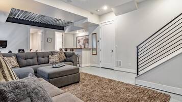 Smart TV, fireplace, books, stereo