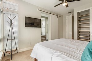5 bedrooms, desk, iron/ironing board, travel cot