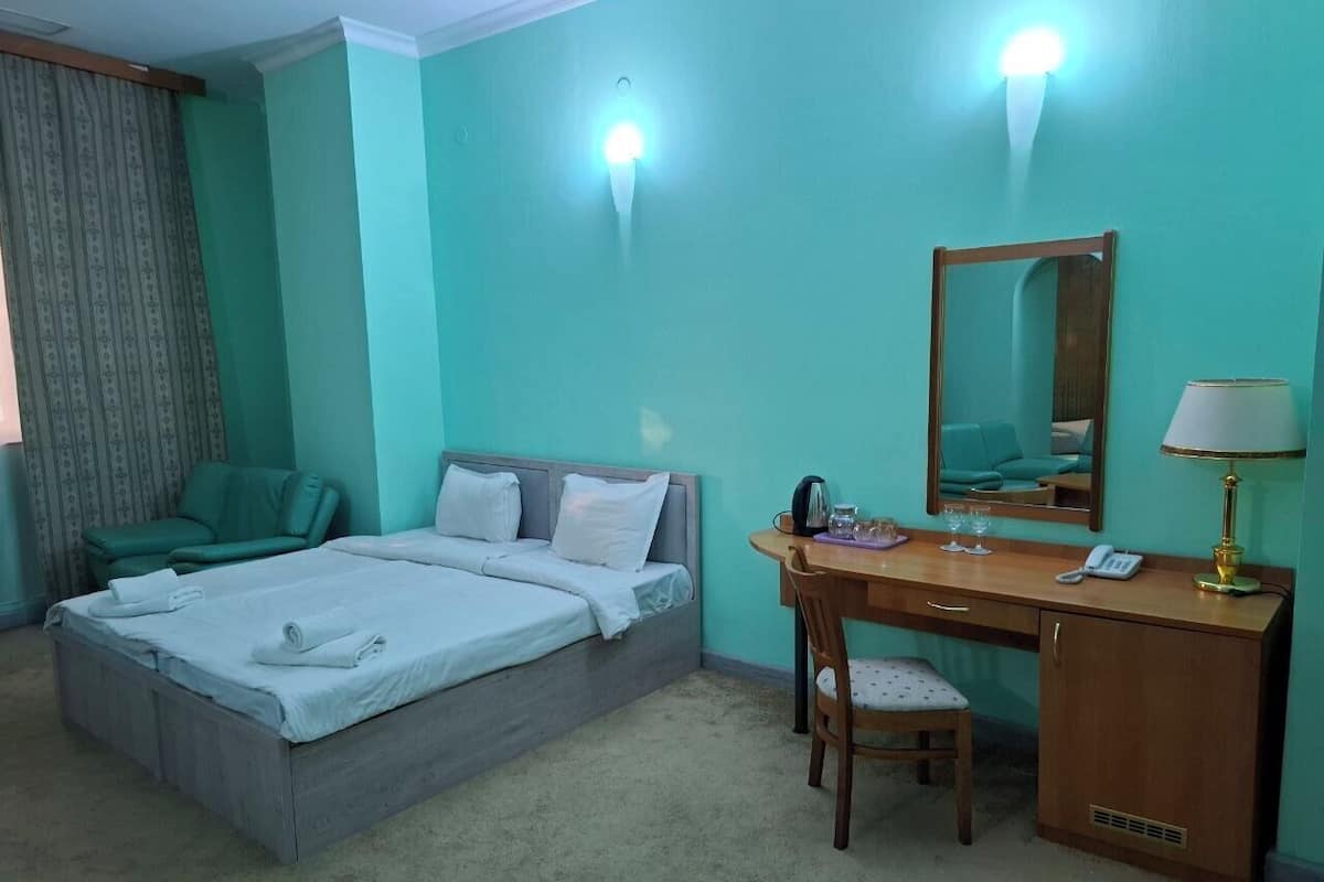 Suite Familiale, vue ville | 2 chambres, bureau, espace de travail pour ordinateur portable
