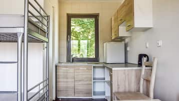 Fridge, stovetop, coffee/tea maker