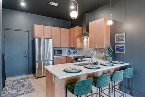 冰箱、微波炉、烤箱、炉灶