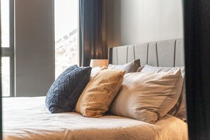 1 habitación, tabla de planchar con plancha, cuna de viaje y wifi 