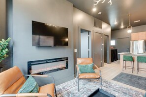 Télévision, cheminée