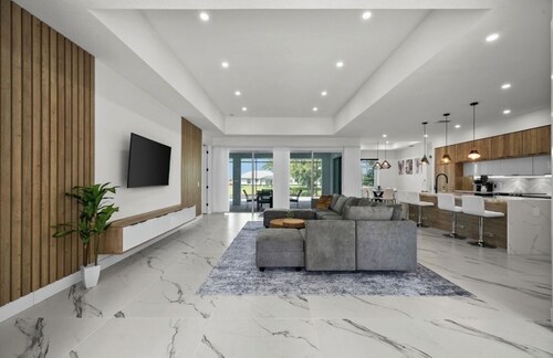 Luxury 3-bedroom Villa with Heated pool and spa