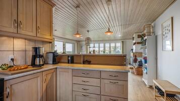 Réfrigérateur, plaque de cuisson, lave-vaisselle, cafetiÚre/bouilloire