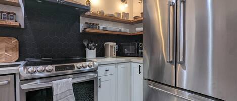 Micro-ondes, four, plaque de cuisson, lave-vaisselle