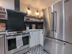 Mikrowelle, Ofen, Herdplatte, Geschirrspüler