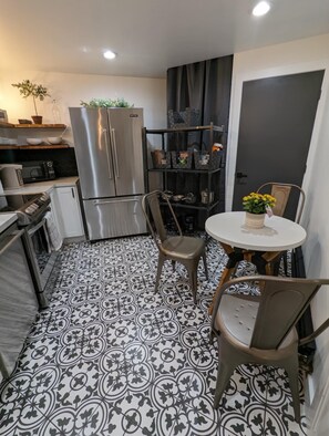 Mikrowelle, Ofen, Herdplatte, Geschirrspüler