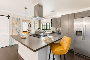 Coffee/tea maker, fridge, microwave, oven
