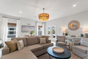 Smart-TV, Tischfußball, Tischtennisplatte