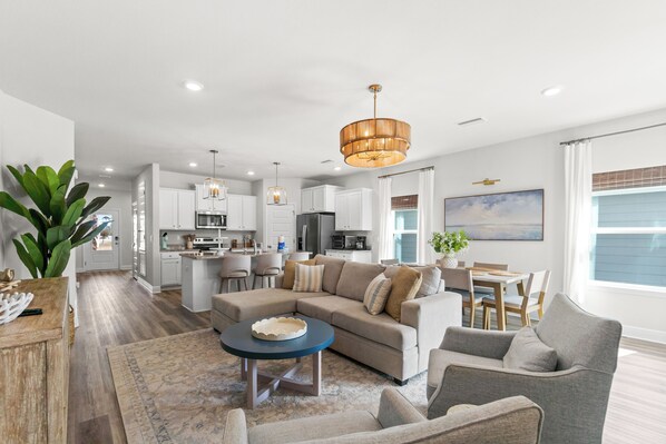 Living area - Spacious 4BR Beach House, Game Room, Golf Cart (Port St Joe)