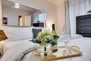 2 bedrooms, iron/ironing board, free WiFi, bed sheets