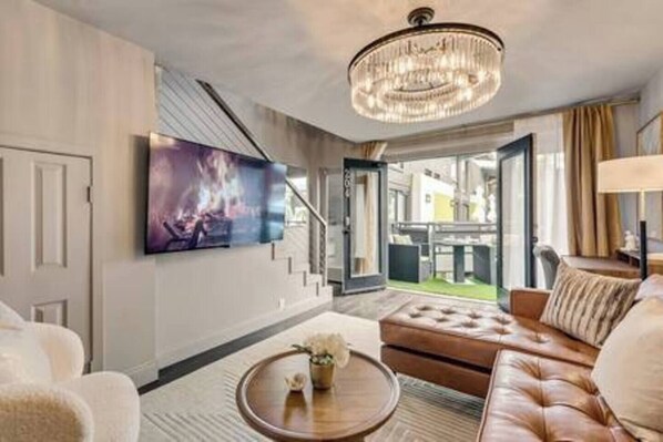 Smart TV, fireplace, offices
