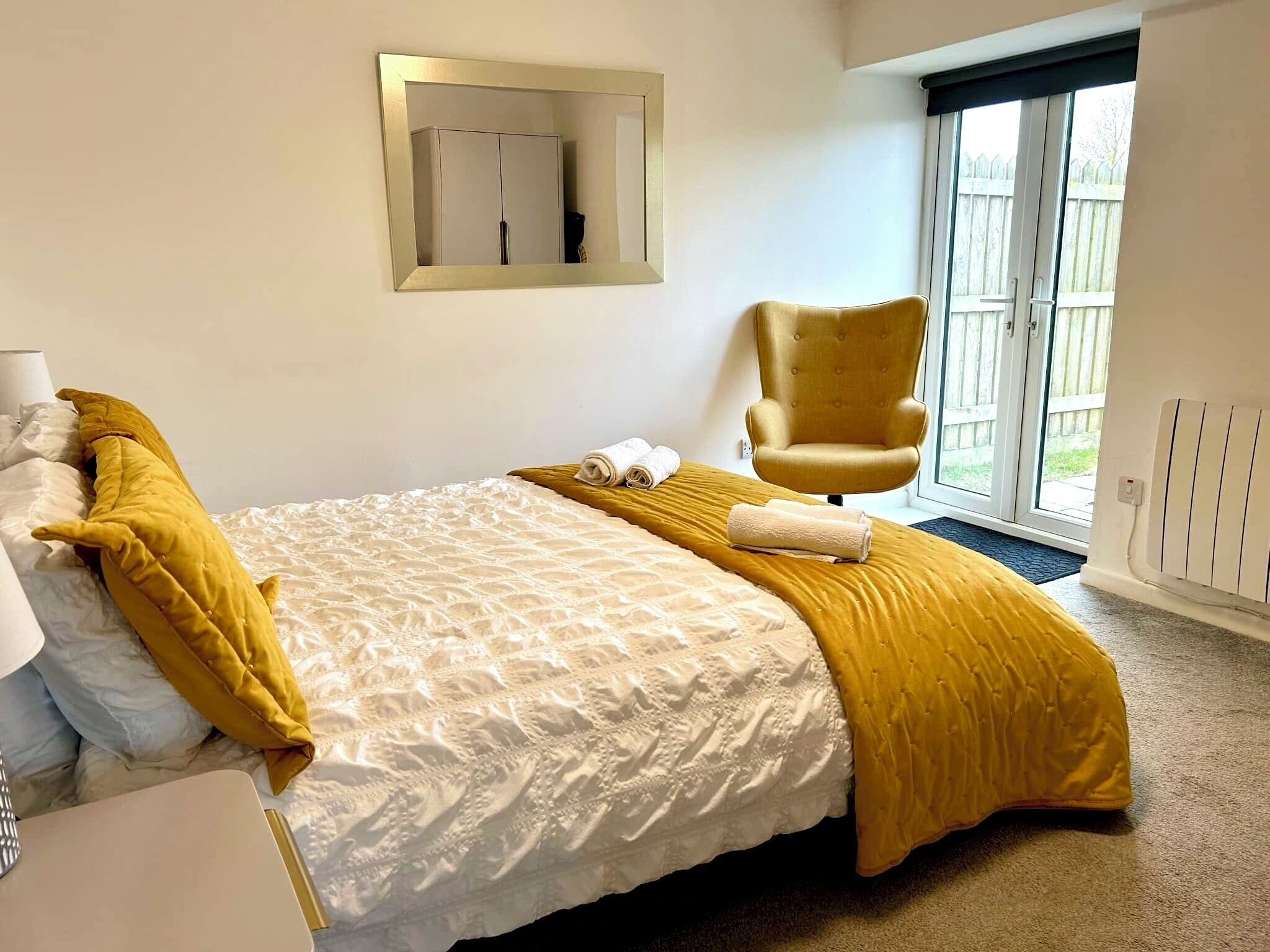 6 bedrooms, desk, iron/ironing board, travel cot
