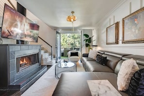 Smart TV, fireplace
