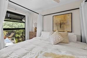 2 Schlafzimmer, Schreibtisch, Bügeleisen/Bügelbrett, Reisekinderbett