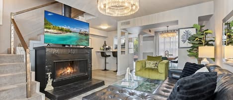 Smart TV, fireplace