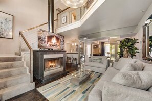 Smart-TV, Kamin, Arbeitsbereiche