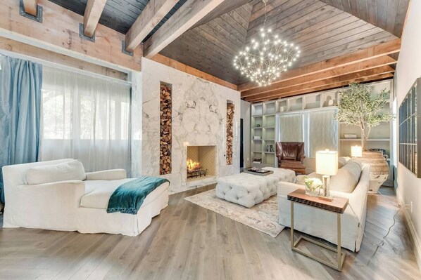 Interior - 3BR luxury home w/ private pool, Peloton, and gourmet kitchen. (Dallas)