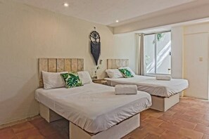 1 slaapkamer, een strijkplank/strijkijzer, wifi