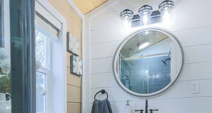 Private Cabin - Hiking. Getaway. Near the ARK. No Cleaning Fees