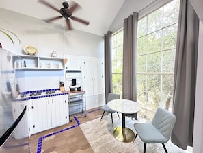 Interior - Peaceful LA Retreat w/ King Bed, Hot Tub and Mountain Views! Enjoy the Outdoors (Topanga)