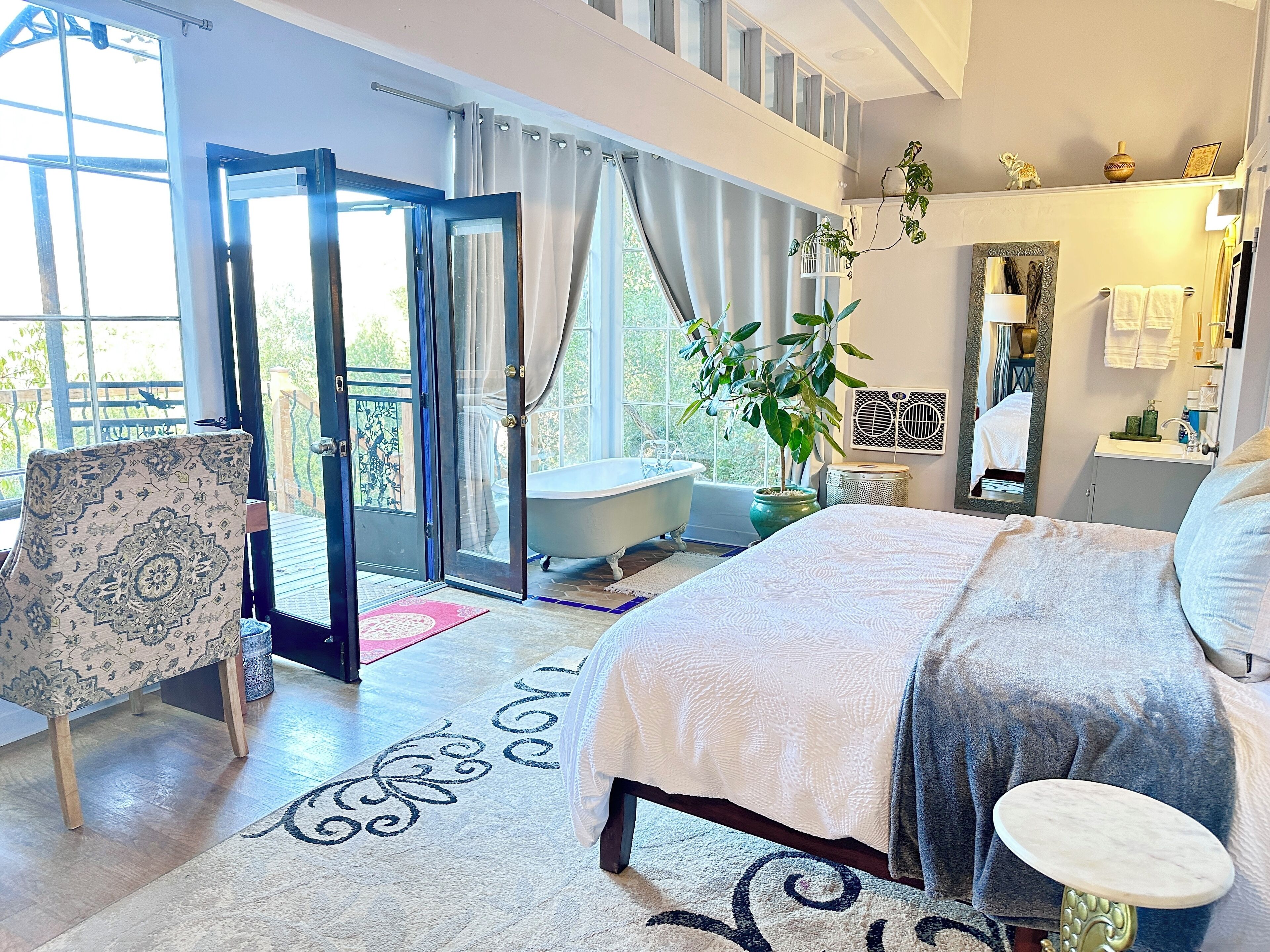 1 bedroom, desk, free WiFi, bed sheets