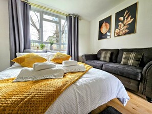 2 makuuhuonetta, silitysrauta/-lauta, Wi-Fi, vuodevaatteet