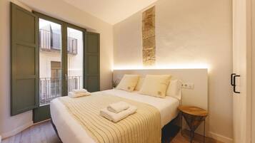 2 slaapkamers, een strijkplank/strijkijzer, internet, beddengoed