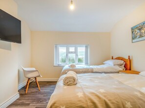 3 bedrooms, bed sheets