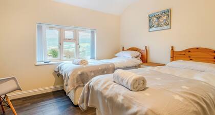 3 bedroom accommodation in Stroud