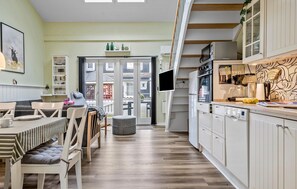 Fridge, microwave, stovetop, dishwasher - Gorgeous home in Vestervig with sauna (Vestervig)