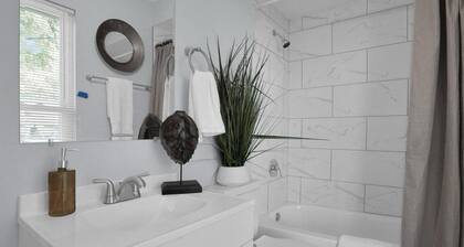 Charming 2-bedroom house with AC, WiFi in Columbus