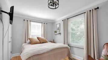 3 bedrooms, iron/ironing board, free WiFi, bed sheets