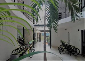 Experience the tranquil atmosphere of our central atrium, surrounded by clean lines and a minimalist aesthetic.