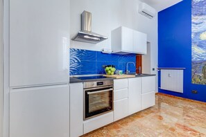 ميكروويف، فرن، موقد طهي مسطح، غسالة أطباق