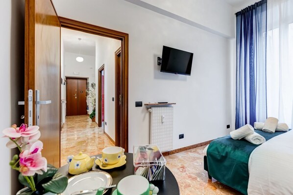 3 عدّة غرف نوم ومكواة/لوح كي وواي فاي وملاءات أسرّة