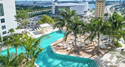 3013 - Kaseya Center Apt for 4 ppl with Pool and Gym