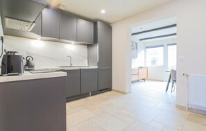 Réfrigérateur, four, plaque de cuisson, lave-vaisselle