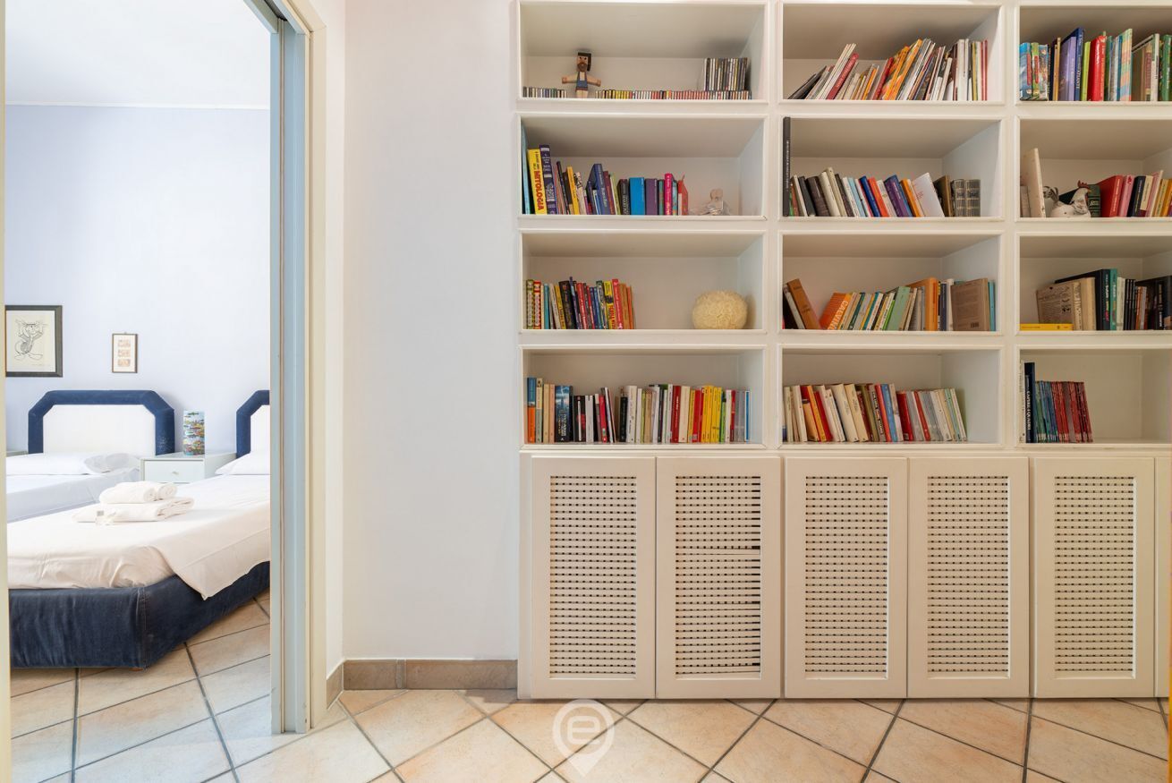 3 bedrooms, desk, iron/ironing board, travel cot