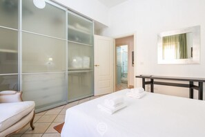 3 soveværelser, skrivebord, strygejern/strygebræt, weekendseng