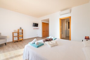 8 Schlafzimmer, Bügeleisen/Bügelbrett, kostenloses WLAN, Bettwäsche